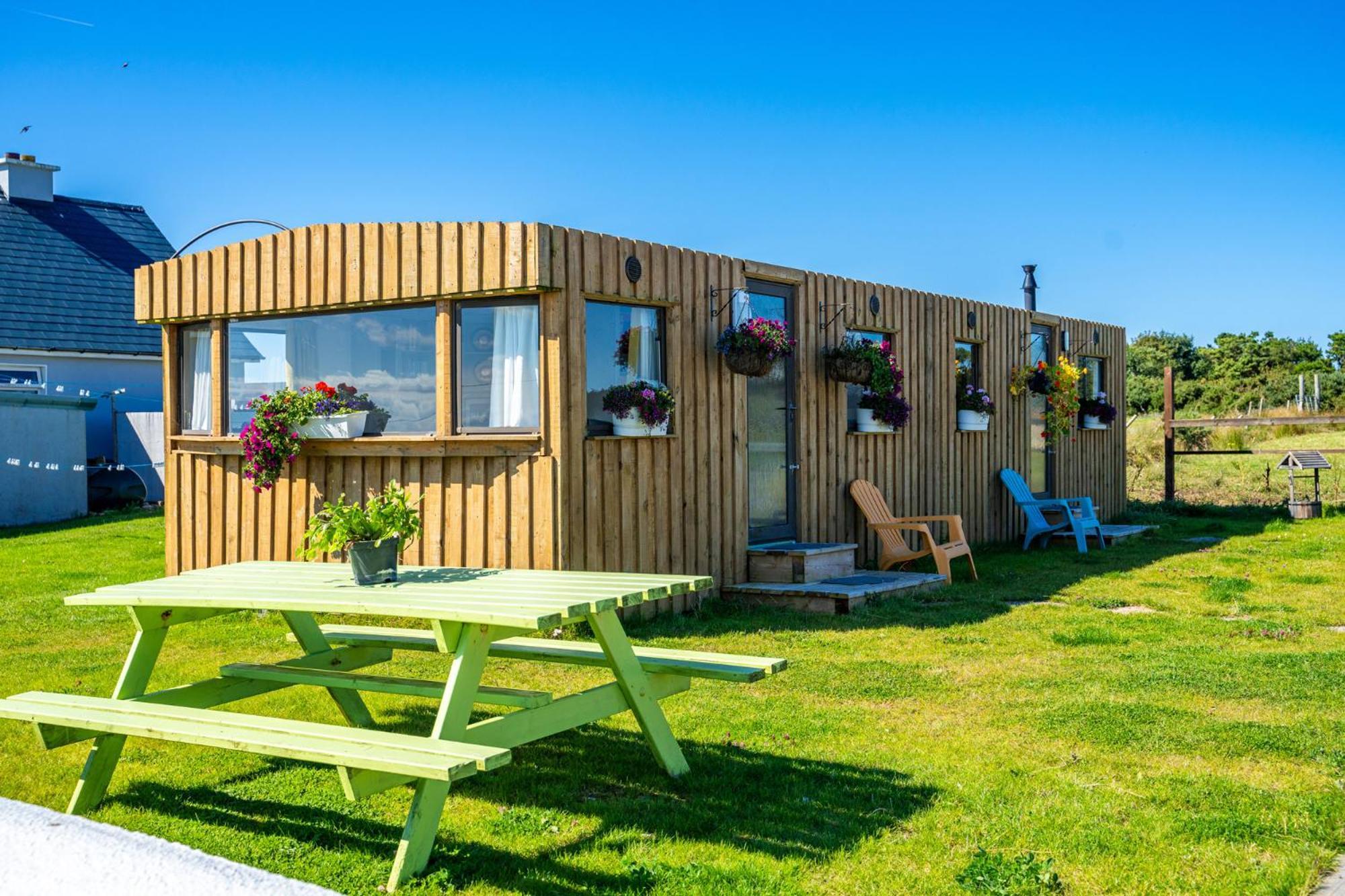 Geraghtys Farmyard Pods 호텔 벨물릿 외부 사진